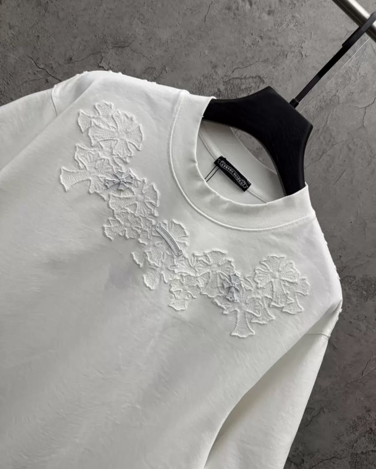 Camiseta Cruces Bordadas